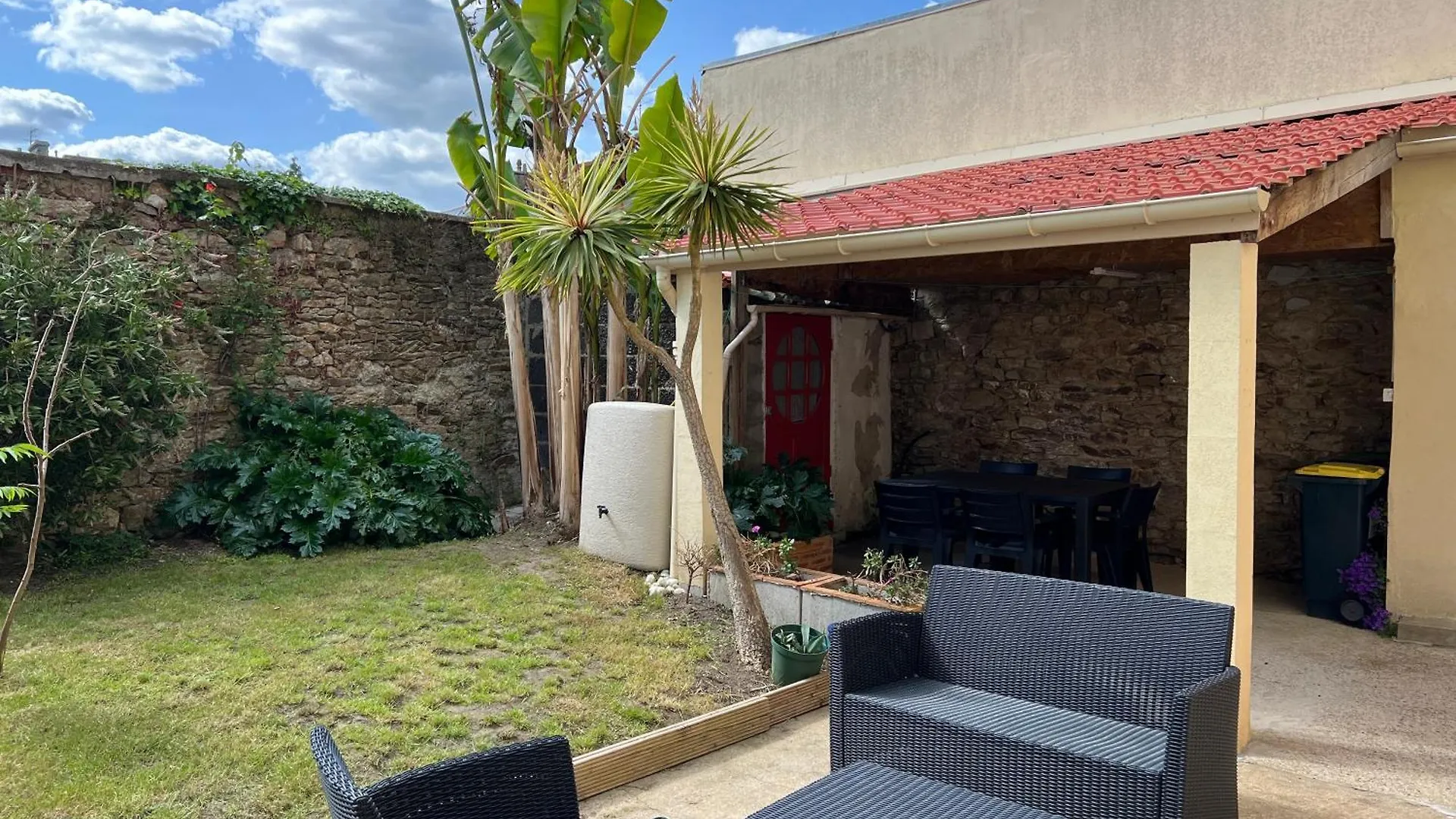 Ref 398 - Hennebont Maison De Ville De Caractere Avec Jardinet Et Patio Francia